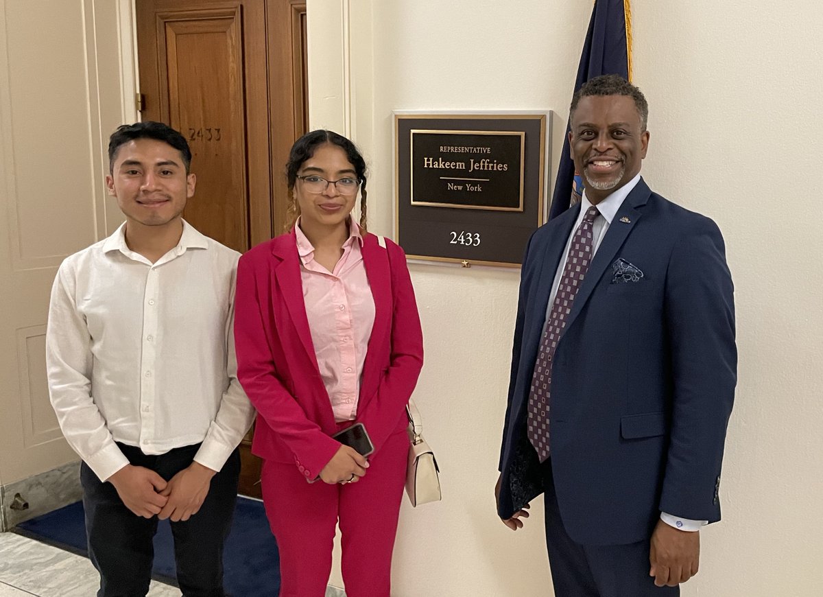 bmcc_cuny's tweet photo. BMCC President Anthony E. Munroe met two BMCC alumni Salomon and Stephanie, who both went on to attend other CUNY institutions after graduating from BMCC. Both visited Washington, D.C. to share their stories and experiences with DACA. #WithDACA #DACA10 #StartHereGoAnywhere https://t.co/hpYhUA6BK5