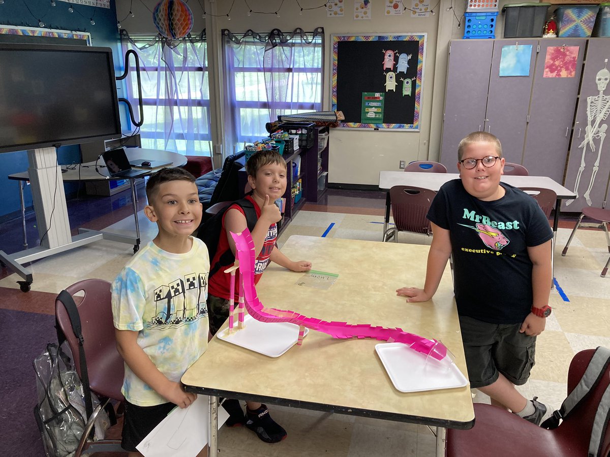 Another great day at the <a href="/AmandaEleTweets/">Amanda Elementary</a> summer program! Today we accepted the W.O.W paper roller coaster challenge, having a ping pong ball or marble travel at least 1 foot and land safely into the cup #MiddieRising #MustangsOnTheMove