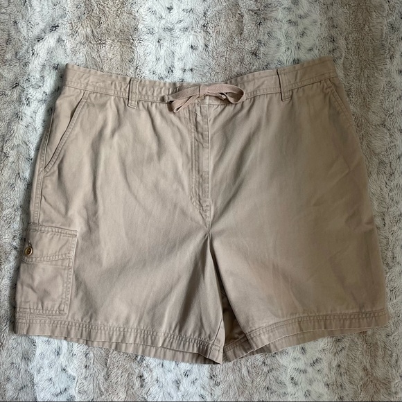 KnotHooking's tweet photo. So good I had to share! Check out all the items I'm loving on @Poshmarkapp from @Pamfreake38 #poshmark #fashion #style #shopmycloset #jonessport #dakine #michaelmichaelkors: https://t.co/rQ5LnwMV5q https://t.co/0zITgeFHDl