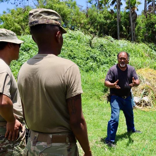 25thDivarty's tweet image. ⚡️#COMMUNITY ⚡️

While spending time on the Island of Hawai’i, @211FieldArtill1 took some time to join @2IBCTWarriors on their community relations project, helping to clear and plant Taro fields at North Kohala Farm.
#TropicLightning #TropicThunder
📸 : 1LT Lee Burk