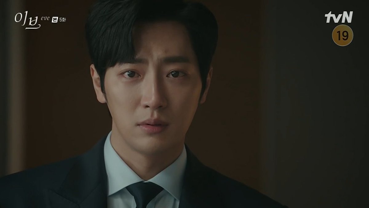 randomzzzq's tweet photo. he's literally falling for her 🫠

#SeoYeJi #SeoYeaJi #LeeSangYeob 
#LeeLaEl #LeeRaEl
#이브 #Eve #EveEp5  #tvN_이브 https://t.co/LKQMF0G3Tv