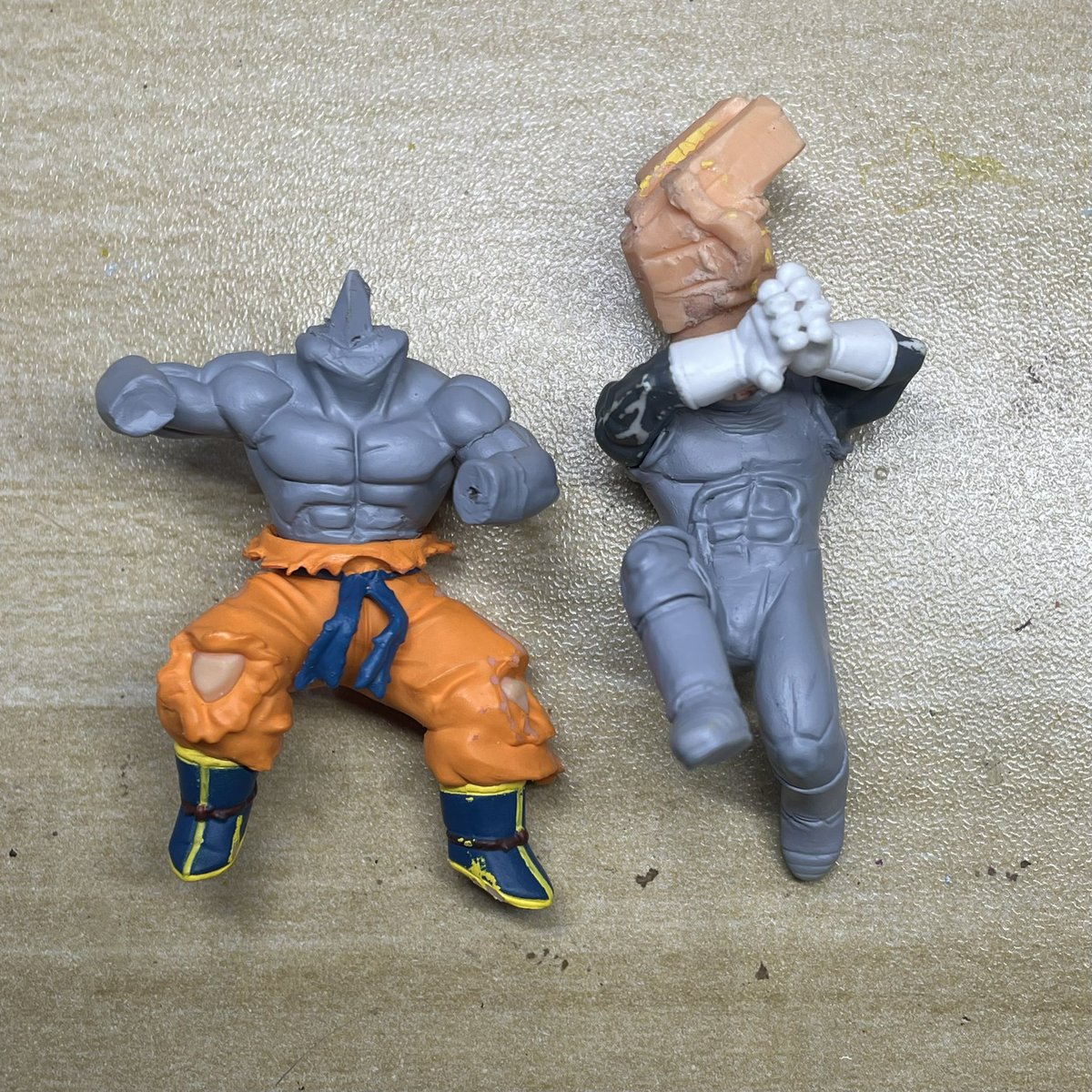 kumakionepiece's tweet photo. それらに再び取り組みます😹💪🏻

#孫悟空 #SonGoku #かめはめ波 #KameHameHa #ベジータ #Vegeta #ギャリック砲 #GalickGun #DragonballsuperBroly #ドラゴンボール超ブロリー #Dragonballsuper #ドラゴンボール超 #Repaint #リペイント #Figure #フィギュア #筆塗り #フィギュア愛でる部 #模型作り https://t.co/JPtPPoYqf1
