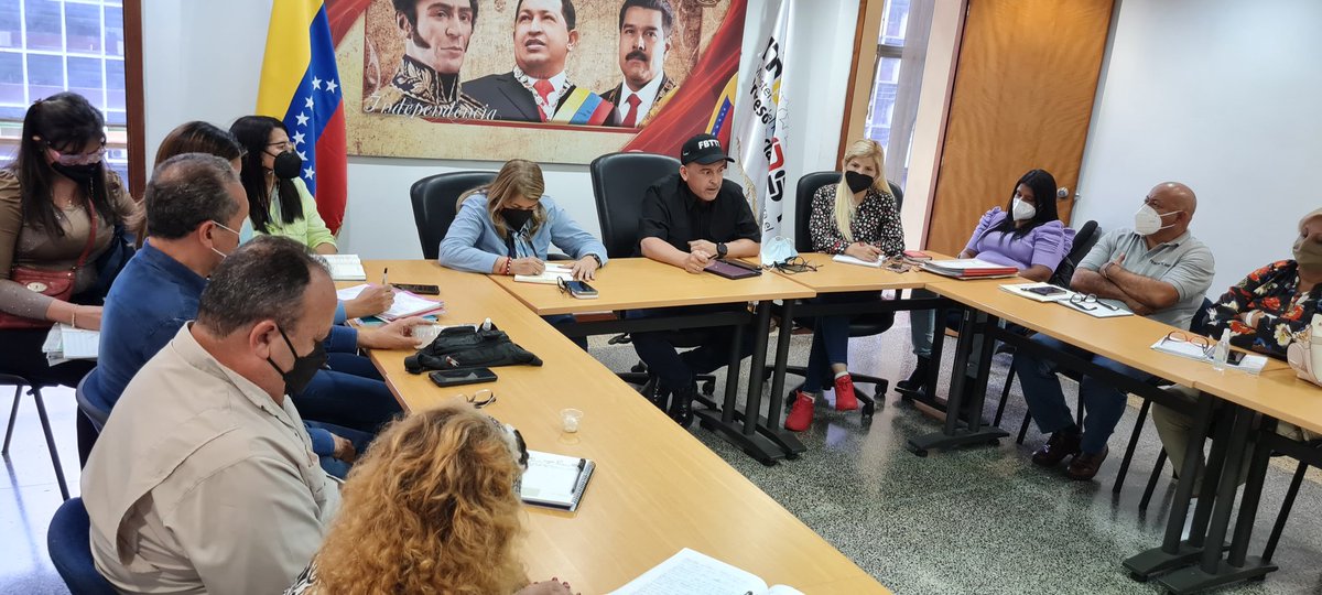 Nos reunimos con las 17 Federaciones del Sector Educativo y la Ministra Yelitze Santaella <a href="/_LaAvanzadora/">Yelitze Santaella</a>, continuando con el diálogo acerca de la situación laboral y la búsqueda de beneficios para todos L@s Trabajador@s del sector educativo nacional.

#CubaPorLaPaz <a href="/NicolasMaduro/">Nicolás Maduro</a>