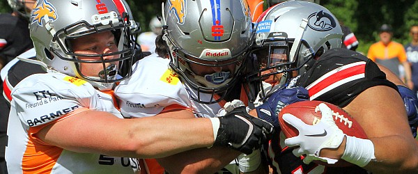 More Action? More Football? More Pics? Look here: schaudichan.com/foto-galerie-1…

#Hamburg #HamburgHuskies #Spike #RostockGriffins #Rostock #GFL2 #AmericanFootball #Sport #Germany #SportPics