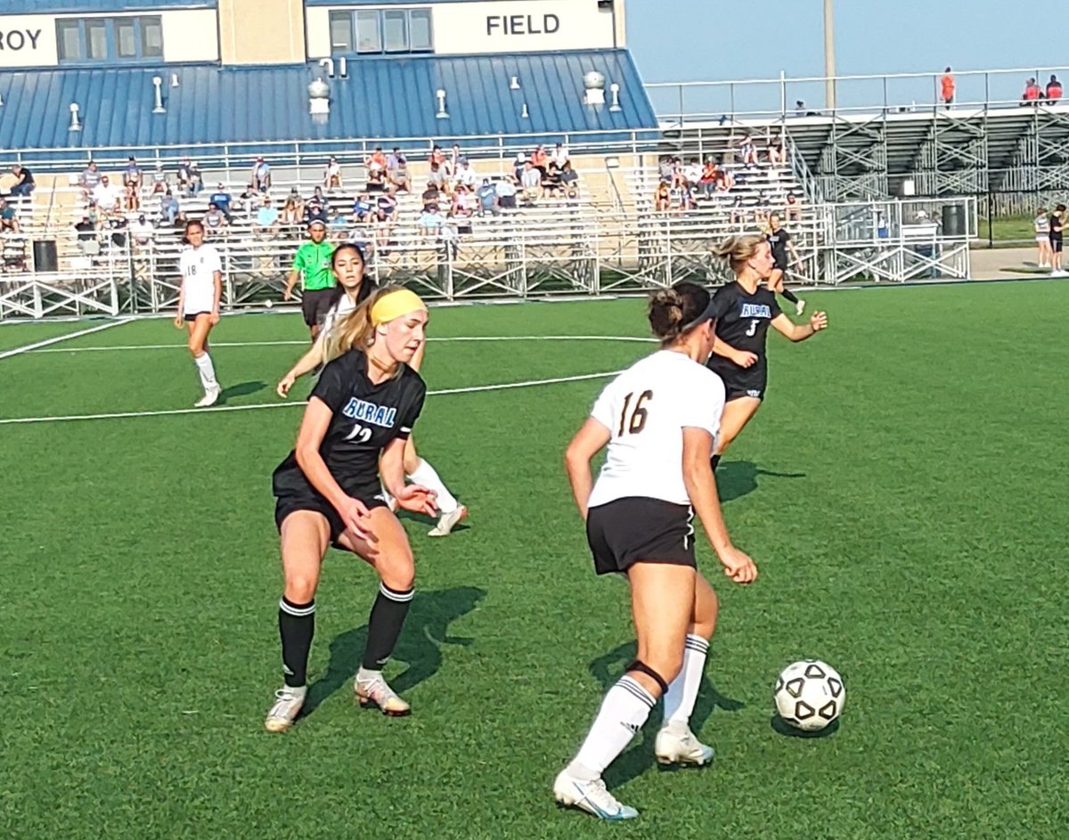 TopsportsN's tweet photo. Ten city soccer standouts receive All-State soccer honors from KHSSCA, led by @RuralSoccer All-Class 6A first-teamers @Belle_Kennedy12 and Reagan Allen. Kennedy 6A midielder of the year for second straight season. @THSsoccer16 @t_birdSoccer450 ...
https://t.co/Z1hz33Mbzd… https://t.co/EM03ETLQt0