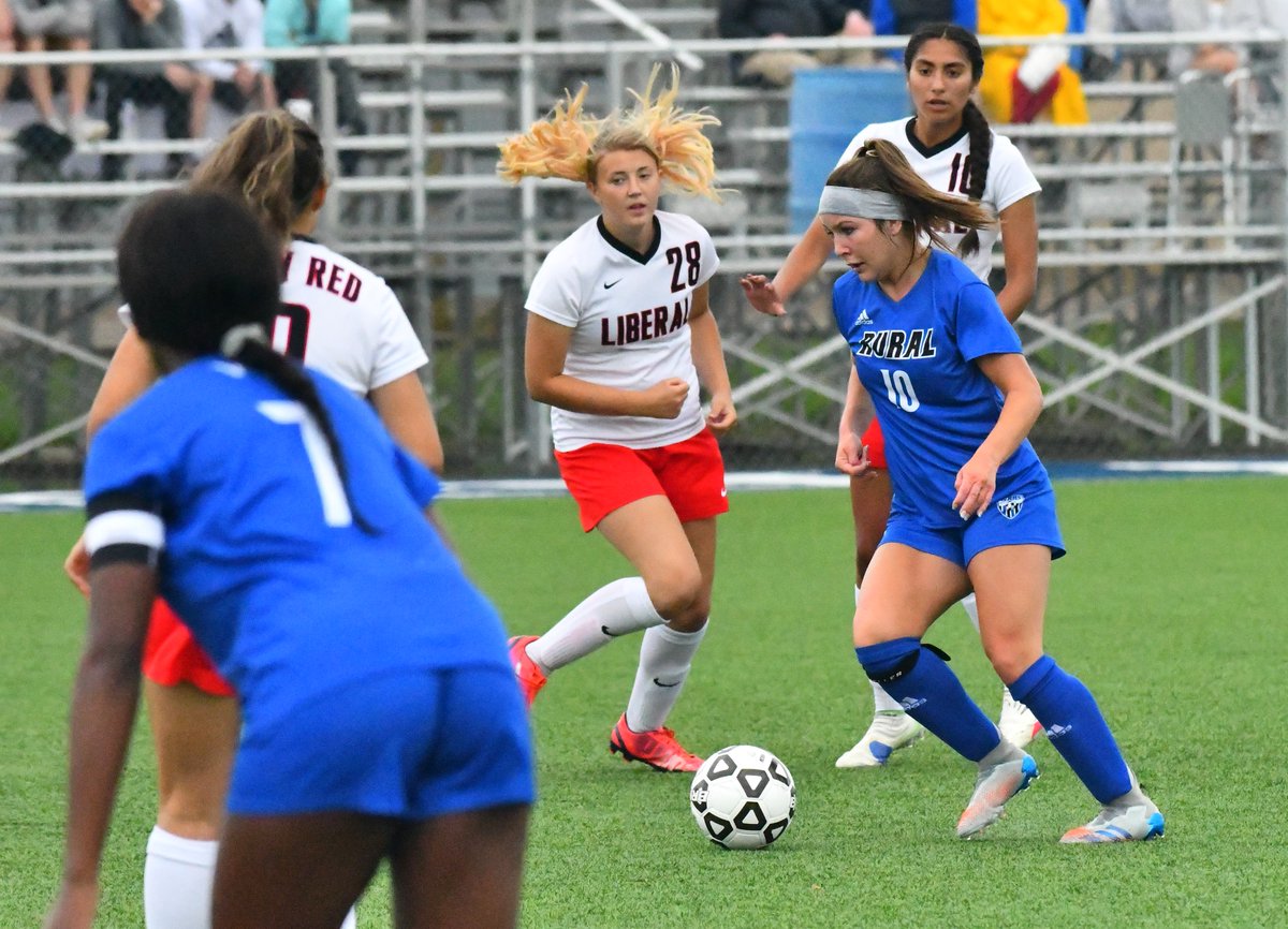 TopsportsN's tweet photo. Ten city soccer standouts receive All-State soccer honors from KHSSCA, led by @RuralSoccer All-Class 6A first-teamers @Belle_Kennedy12 and Reagan Allen. Kennedy 6A midielder of the year for second straight season. @THSsoccer16 @t_birdSoccer450 ...
https://t.co/Z1hz33Mbzd… https://t.co/EM03ETLQt0