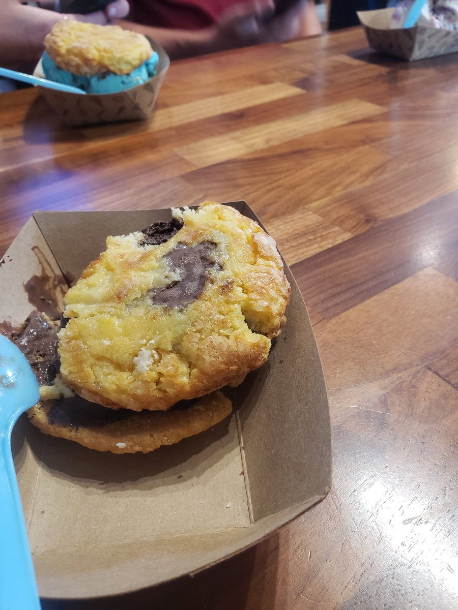 beth_rosalesea's tweet photo. What could be better? Gooey Butter Cake &amp; white macadamia chocolate chip cookies with dark chocolate ice cream The Baked Bear St. Charles MO https://t.co/TFZ26lFvSh