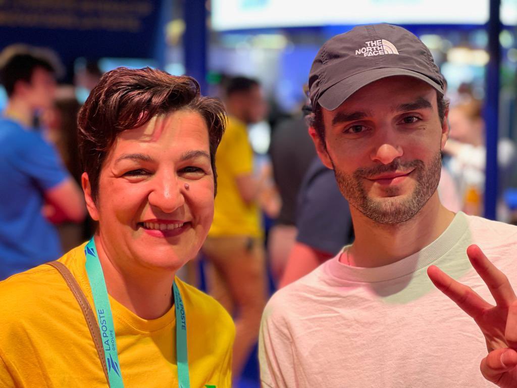 Photo souvenir au <a href="/VivaTech/">VivaTech</a> avec <a href="/DrNozman/">Dr Nozman</a>, hyper dispo et accessible 👍
Au stand <a href="/GroupeLaPoste/">La Poste Groupe</a> 
Demo de l’exosquelette ✅
Innovation captivante déjà opérationnelle sur les sites de <a href="/DPDgroup_news/">DPDgroup</a> en Allemagne et en Suisse =&gt; embarquement pour la logistique du futur