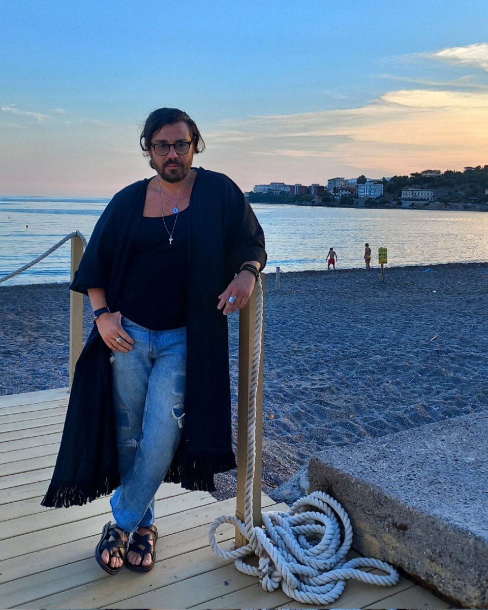 chefdeiprofumi's tweet photo. Per questa estate voglio una Sapri di bella gente.
Una passerella di moda.
Farò delle foto con voi.
Il più bello e la più bella li omaggeró con il profumo della Spigolatrice.
Lo chef dei profumi 
Città di Sapri https://t.co/HM5TwwdBPS