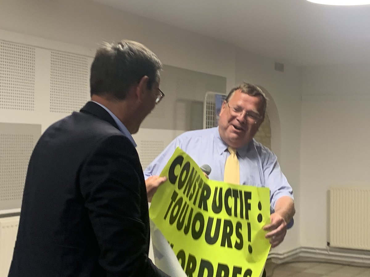 LionelVuibert's tweet photo. 📌 +de 200 pers. ont répondu à notre invitation lors de la réunion publique à Poix-Terron en présence de très nombreux collègues élus ardennais.

Jusque dimanche, il faut continuer d’expliquer, de convaincre …

Un immense merci à vous tous pour votre présence, vos soutiens. https://t.co/z4563hOlYk