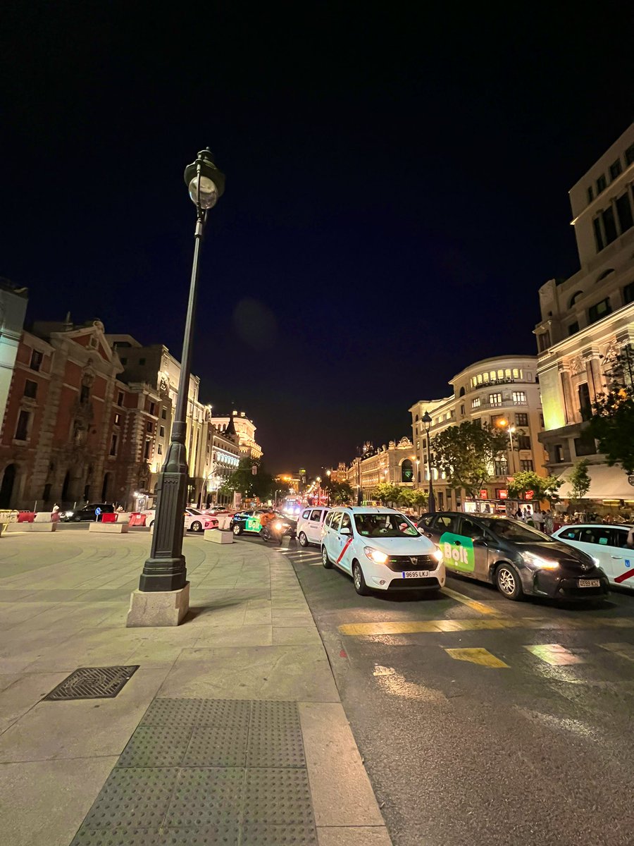 ElGeorgeHarris's tweet photo. Madrid de noche. ¡He caminado más que La Mujer de ACUDE! https://t.co/EcdvqV15di