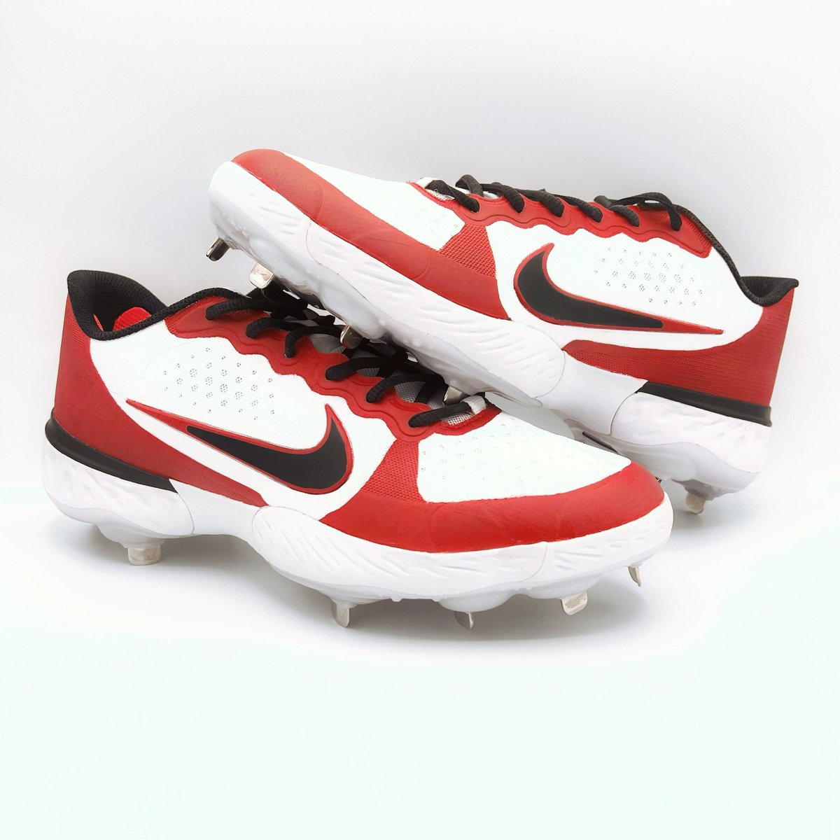 DeWesCustoms's tweet image. And you say Chi City! 

Shop: @stadiumck 
Paint: @JacquardProduct 

#stadiumcustomkicks #dewescustoms  #customcleats #chicago #chicity #art #baseballcleats