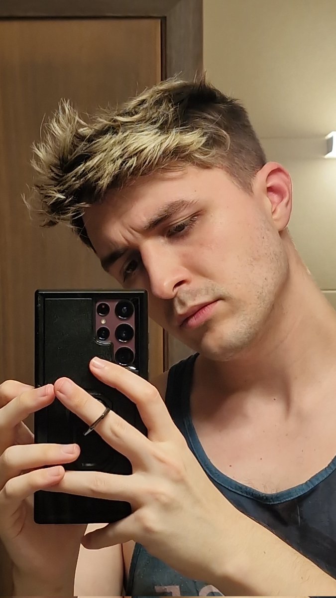 RT si quieres que te escupa en la boca 😳