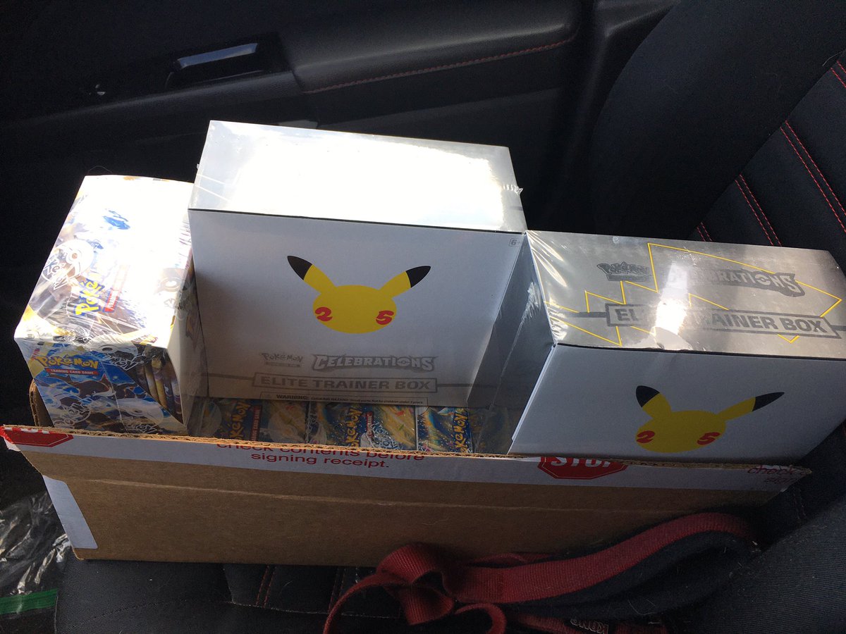 PokeFrag's tweet photo. Poke Frag Fridays are coming soon! We’re broadcasting all pack openings to share the experience live! DM for any questions!

**Online store coming soon**

Follow/Turn in notifications:
https://t.co/nLyv7pSTUy 

#pokefrag #fragartist #pokemon #pokemoncards #pokémon #pokemontcg https://t.co/n8GIfAIYLn