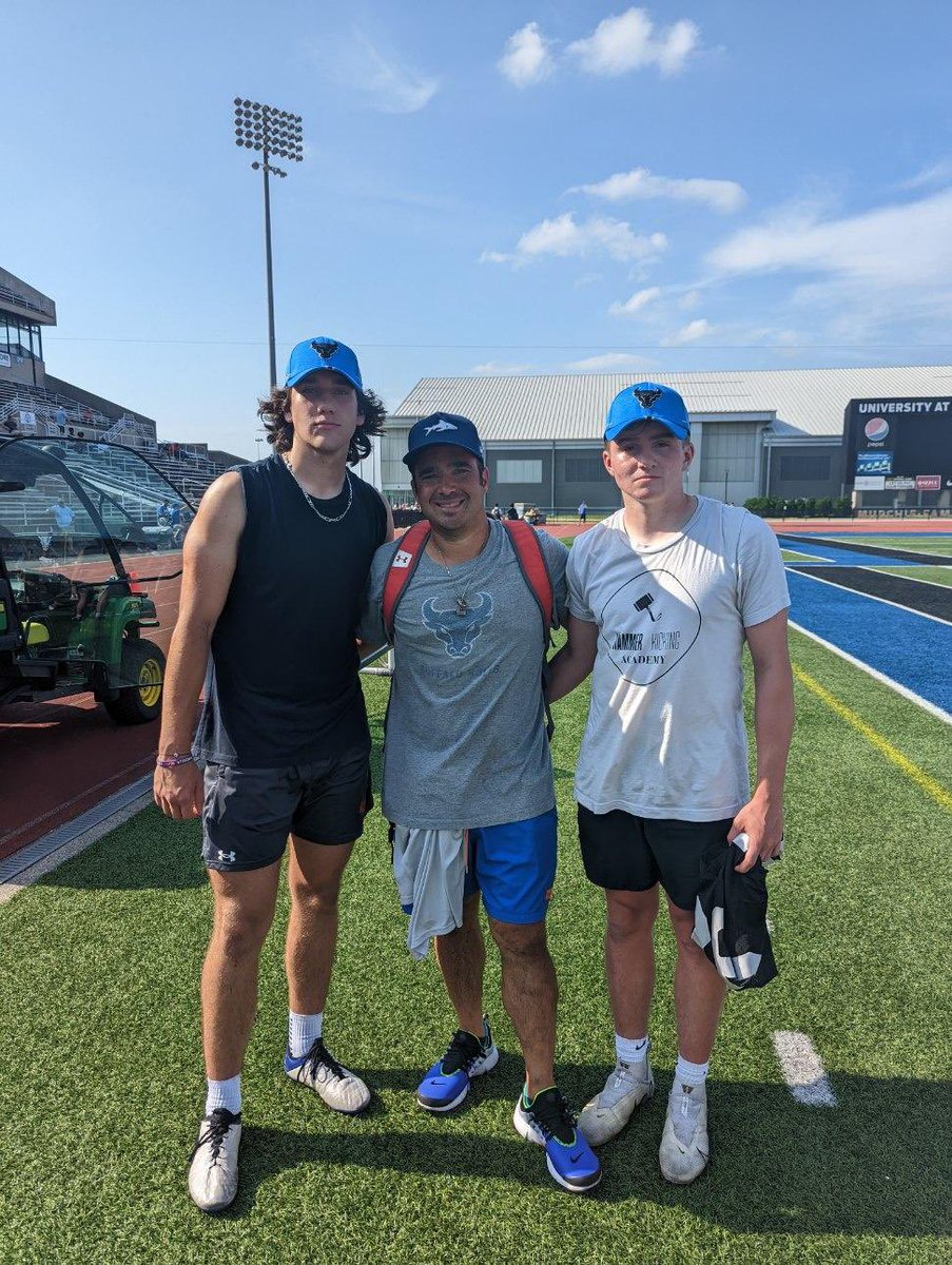 JoeyCastle7's tweet photo. I am excited to announce my first division 1 offer from University at Buffalo! @coachwhite_c @UBFootball  @HKA_Tanalski @BillBeckner #eyesup https://t.co/PC3C1rd0Gk