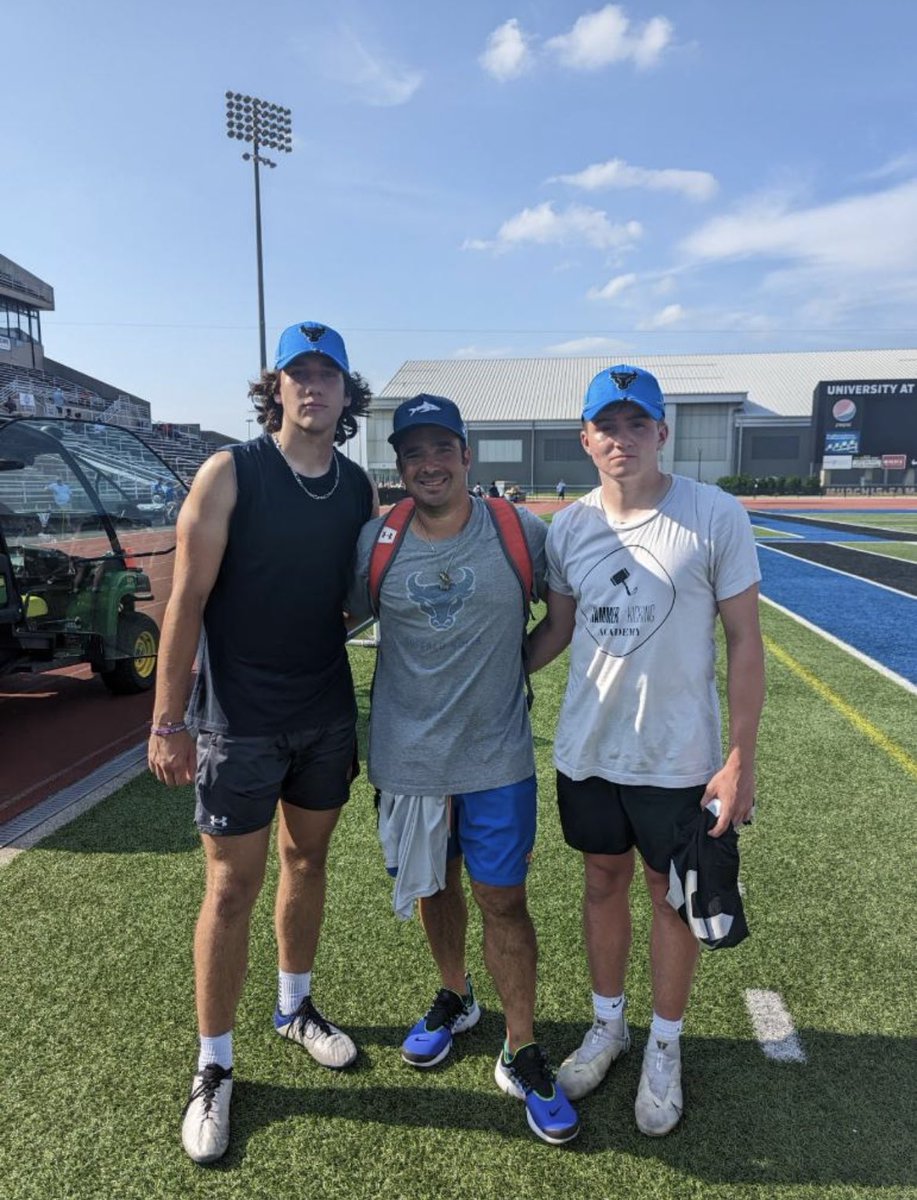XanderSmith2023's tweet photo. Excited to announce my first offer from University at Buffalo! @coachwhite_c @UBFootball @HKA_Tanalski @BillBeckner https://t.co/7nbEDWHMaT