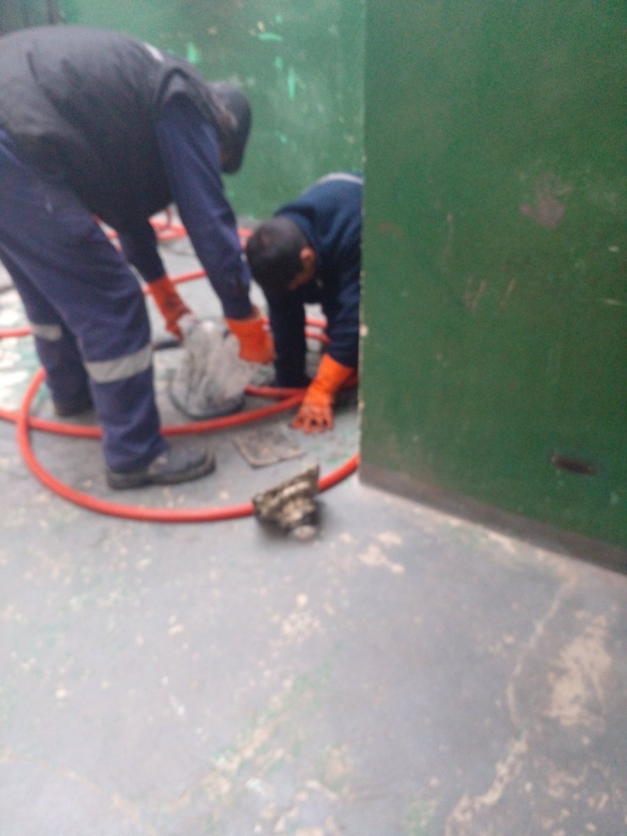 andresreynaga21's tweet photo. Hoy miércoles 15/6 realizamos arreglo caño agua potable manzana 19 casa 164 atmosférico colaborando. En mz 13 hidrocinetico desobstruccion jardín ITATI red pluvial. #IVC #DGGIS #UGIS barrio #ricciardelli https://t.co/i0vD76Kqts