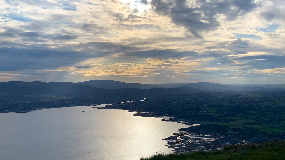Ballynagelty with #HikingHens @WeatherCee @angie_weather @barrabest @NTMournes @Carlingmourne @CarlingfordIRE @WalkNI @Mournelive @visitmourne @MourneDaily @WeatherAisling @linzilima #views #summerevening #codown #stunning #scenery