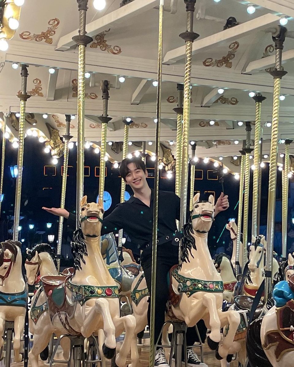 Real2PMBrasil's tweet photo. 2PMSTAGRAM | 15.06.22 - Atualização da conta oficial do 2PM no Instagram.
“O Lotte World só pro Junho🎠💛
#QuandoEleFicaFelizAssim #🐧🎠
#ÉUmaCura #ParaNósTambém #QueVemos🎡”
cr.: 2pmalways
@follow_2PM #2PM #Junho #이준호 https://t.co/OiYebPPB2u