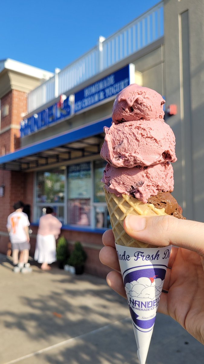 Vilis_Farthuk's tweet photo. Great Food, Beer and Ice Cream in #Pittsburgh
#NecromancerBrewery
#HandelsIcecream
#SiebsIrishPub
#BetosPizza
#icecream #beer #pizza #betos #irishpub #burger #localbrewery #brewery #blackberry #pretzelbun #Pride2022 #pridebeer #yuengling #localeats https://t.co/eJtNLpEG2d
