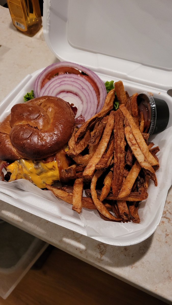 Vilis_Farthuk's tweet photo. Great Food, Beer and Ice Cream in #Pittsburgh
#NecromancerBrewery
#HandelsIcecream
#SiebsIrishPub
#BetosPizza
#icecream #beer #pizza #betos #irishpub #burger #localbrewery #brewery #blackberry #pretzelbun #Pride2022 #pridebeer #yuengling #localeats https://t.co/eJtNLpEG2d