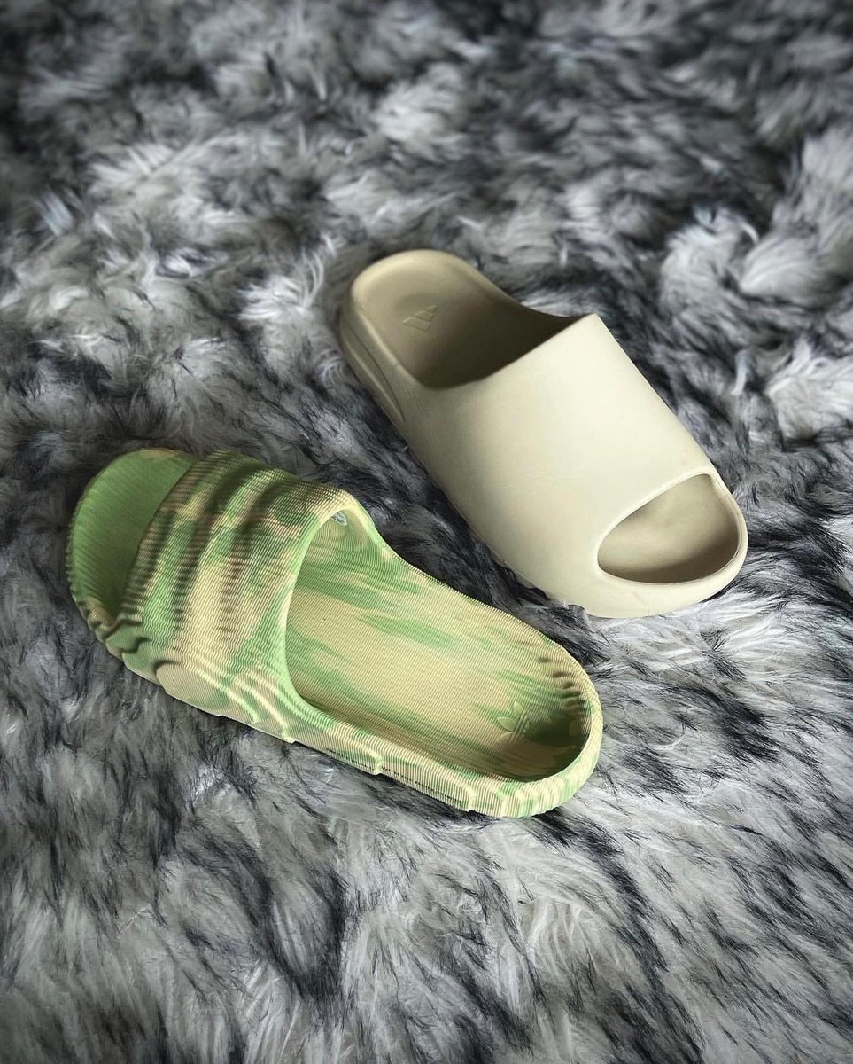 Frontal_Mag's tweet photo. Debate serio: 
¿@adidasoriginals Adilette 22 Slides o Yeezy Slides? 👀 https://t.co/Q1x6OoE9G4