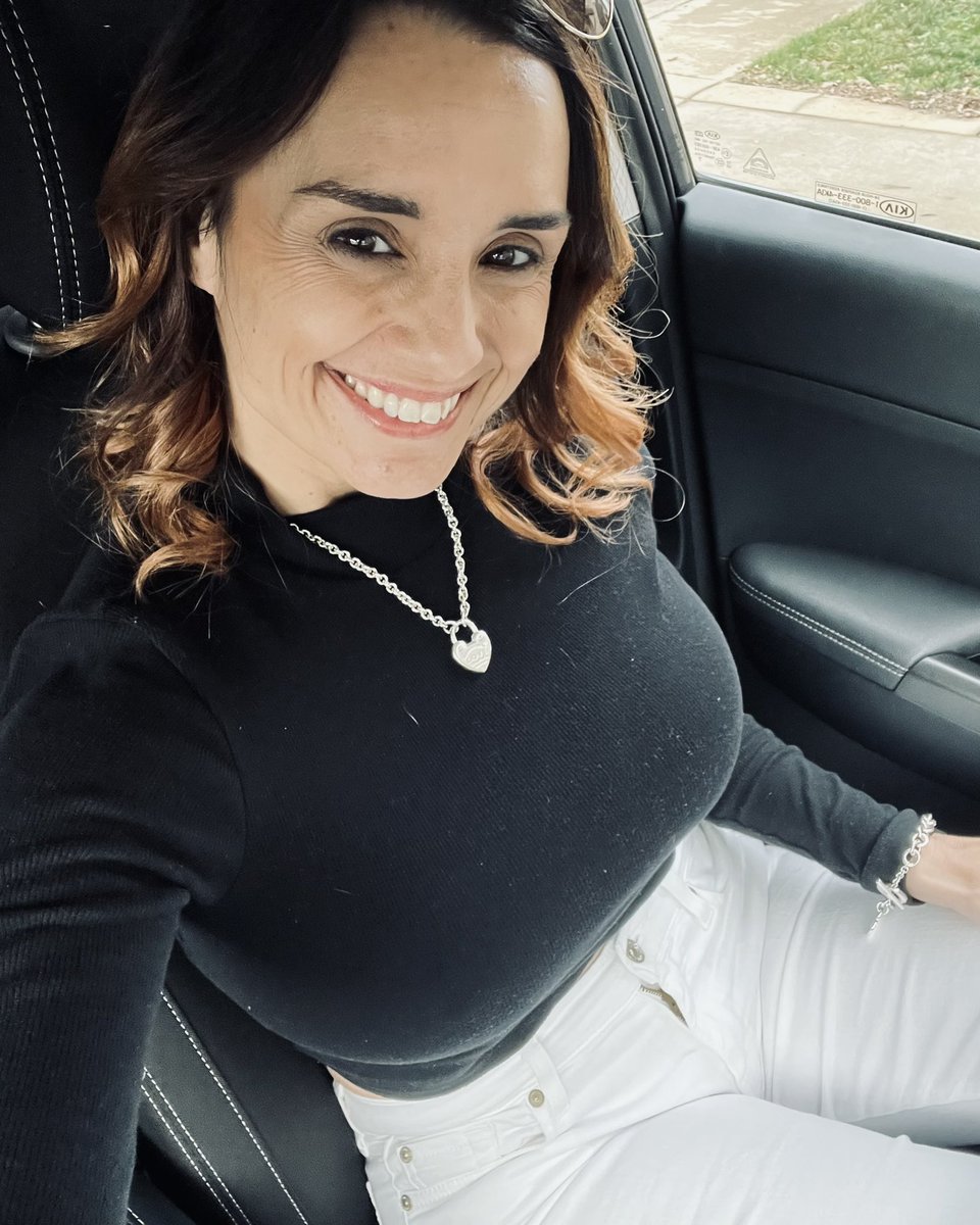 AngelVixenMom's tweet photo. I’m really just a #submissive #goodgirl  and your average  41 year old mom who loves attention 😇 https://t.co/6rvpIFAwnE