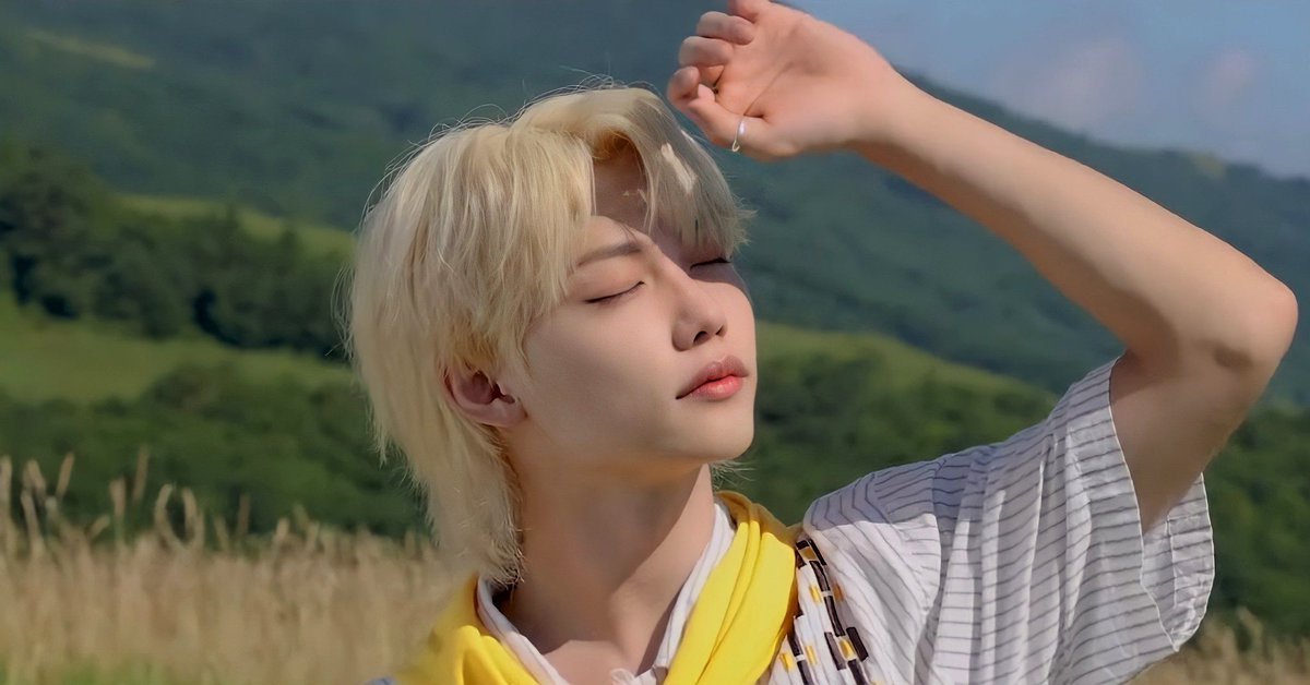 ㅤ𝗪𝗶𝗻𝗱 𝗶𝗻 𝗺𝘆 𝗵𝗮𝗶𝗿,
ㅤㅤ𝗜 𝘄𝗮𝘀 𝘁𝗵𝗲𝗿𝗲
ㅤㅤㅤ𝗜 𝗿𝗲𝗺𝗲𝗺𝗯𝗲𝗿 𝗶𝘁 𝗮𝗹𝗹 𝘁𝗼𝗼 𝘄𝗲𝗹𝗹