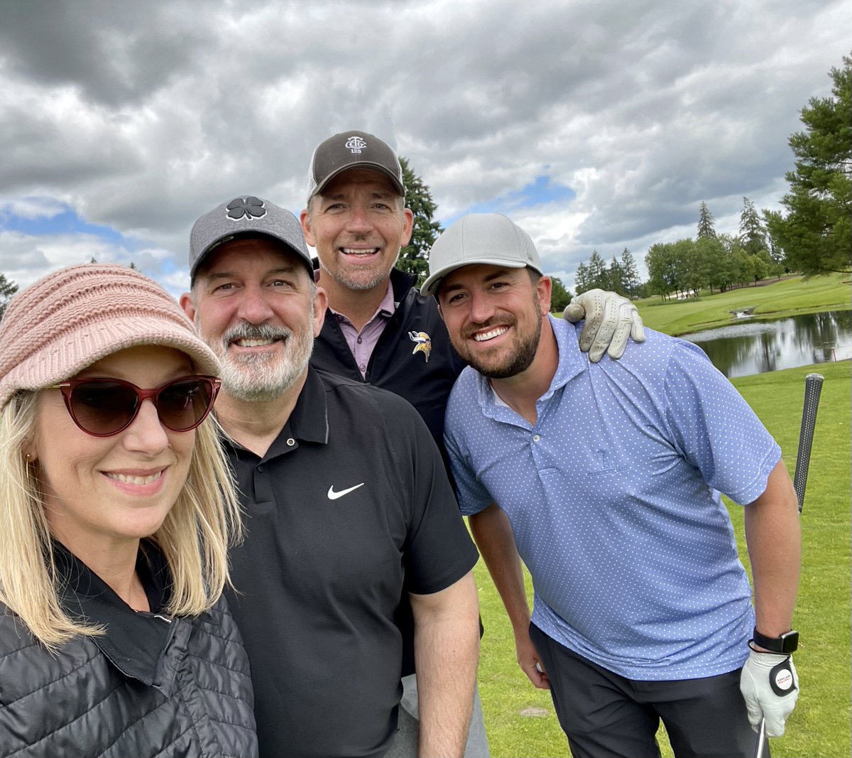 MelanieStaley's tweet photo. With partners like this even a terrible round of golf = a GREAT day! #TEKsystems #TeamPDX https://t.co/9QzHnhoRBT