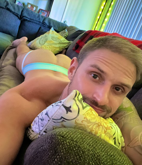 Anyone wanna Netflix and Chill ????

#jockstrap #fetish #gayboy #muscle #horny https://t.co/47ieVFsr