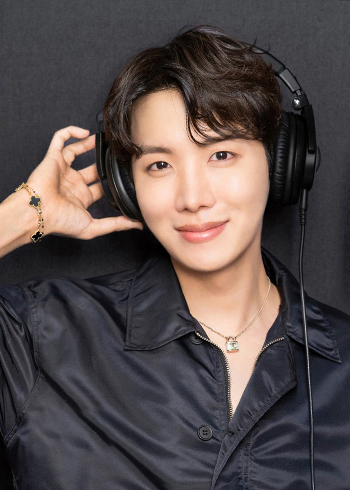 hope____of's tweet photo. 글자제거 ver. #JHOPE 
워터마크없어요 자유롭게 사용해주세요🤍 https://t.co/EZRqmxgnwE