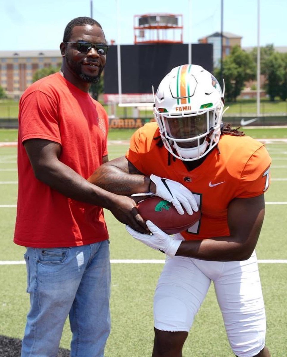 Great Day at FAMU! I appreciate you guys! I really enjoyed myself🧡🫡💚 
<a href="/CoachM_Windham/">Marcus Windham</a> <a href="/Coach2Bless/">Devin Rispress</a> <a href="/HCWillieSimmons/">Coach Willie Simmons</a> <a href="/FAMU_FB/">Florida A&M Football 🏈</a>