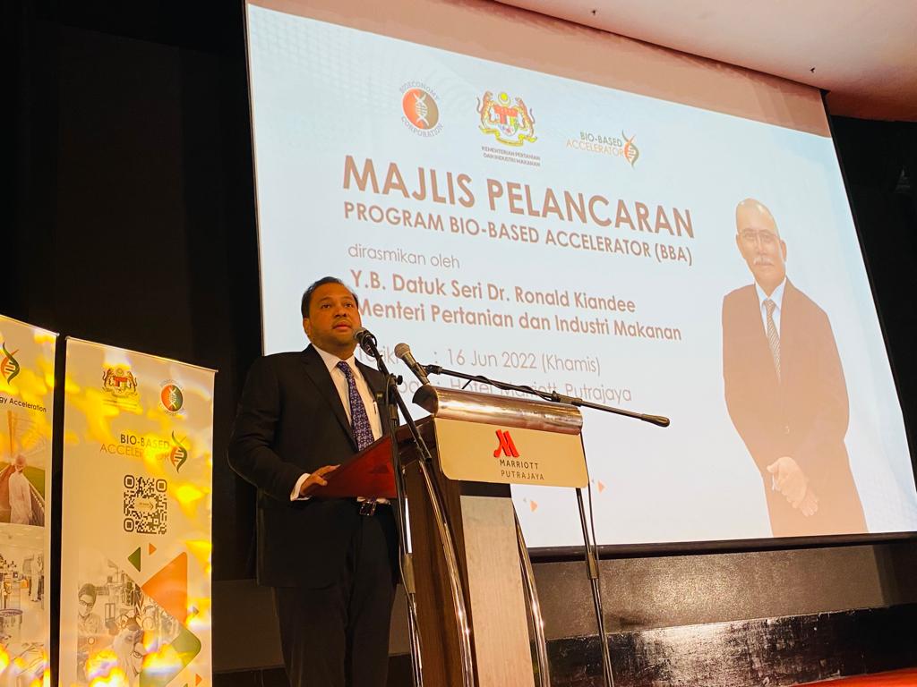 bioeconomycorp's tweet photo. Kata-kata aluan Chairman #BioeconomyCorporation YBhg Dato' Iskandar Dzulkarnain Abdul Khalid di Majlis Pelancaran Program #BiobasedAccelerator
#MAFIMALAYSIA #BIOECONOMYCORPORATION #BBA #BIONEXUSSTATUS https://t.co/OSbggT03ew