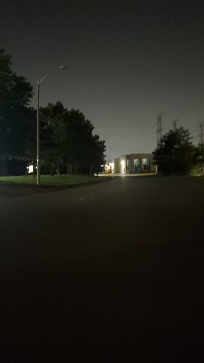 Hailesw's tweet photo. @City_of_Vaughan 7 street lights burned out. Tandem rd and Drumin Cir. https://t.co/Rpi2tZtjYp