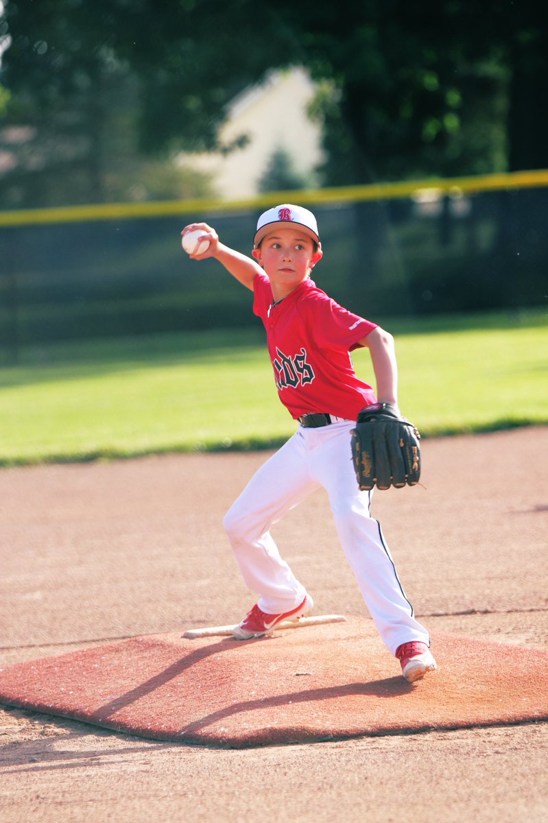 NDziuban's tweet photo. Z pitching tonight. He’s usually behind the plate #catching ⚾️😎 @Oakland_Reds #baseball https://t.co/7CW8Id15Wy