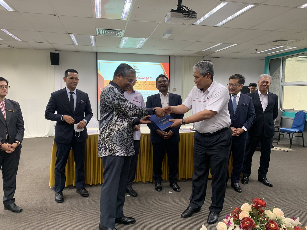 Kontrak perjanjian ini melibatkan Kementerian Kerja Raya (KKR) diwakili Ketua Setiausaha KKR, Datuk Wan Ahmad Uzir Bin Wan Sulaiman dan Konsesi Selia Senggara Selatan Sdn Bhd iaitu syarikat konsesi yang telah dilantik oleh kerajaan.