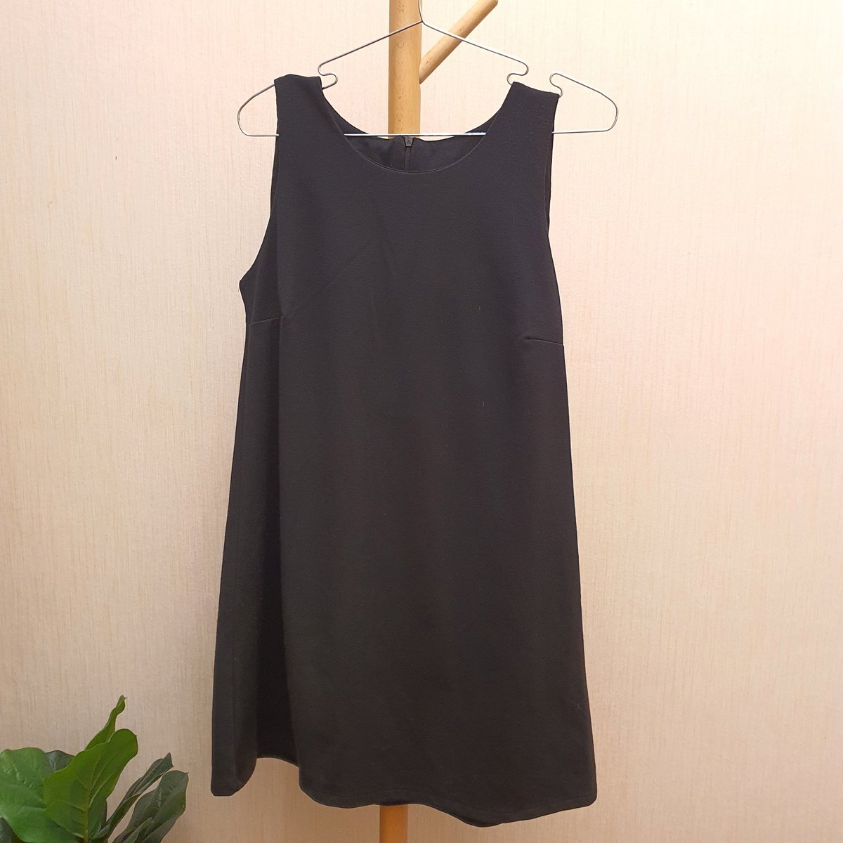 shopp2nd's tweet photo. เดรสสั้น สีดำแขนกุด
อก 32-33
ราคา 50 บาท รวมส่ง https://t.co/5J8li1cQsa
