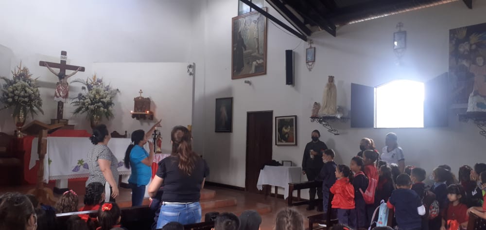 CEI Osito Frontino @MPPEDUCACION <a href="/_LaAvanzadora/">Yelitze Santaella</a> <a href="/RosangelaOrozco/">Rosangela Orozco</a> <a href="/Danielcustodio3/">Daniel Custodio</a> @ZonaEducTachira <a href="/Berzabethg1/">Berzabethgandicaoficial</a> <a href="/Crazet2011/">Crazet2011</a> <a href="/CRAJAUREGUI2/">CRAJAUREGUI</a> Actividad 15/06/2022 Profesoras relatando la historia del Santo Cristo #Táchira #Jáuregui