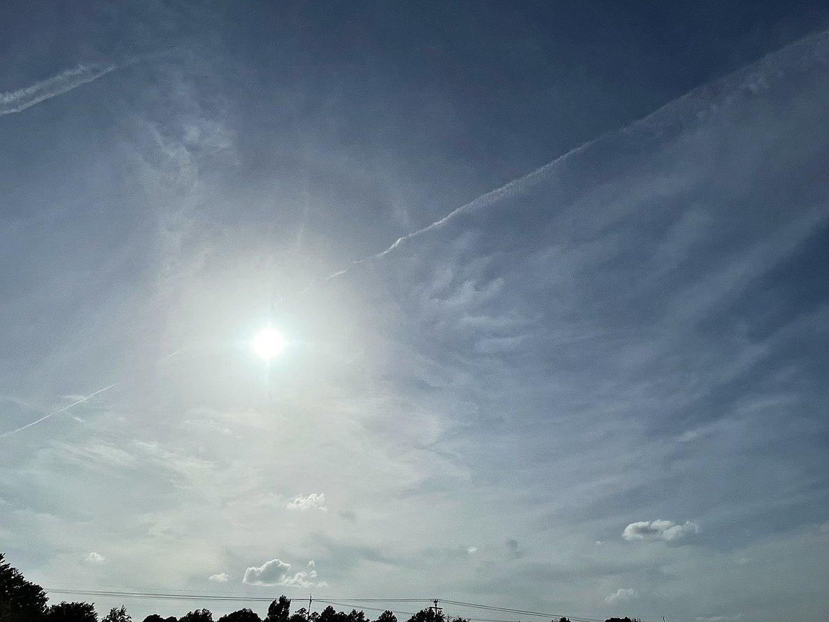 11loveGod11's tweet photo. Keep your trash out of our sky! We had big beautiful clouds in the sky, waiting to pour and these exterminators start hitting the sky. Now we have smear clouds and a gray sky. #chemtrails #EastTexas #KillingUs #LookUp #killingeverything #drought #weathercontrol #Enough https://t.co/Ejg8juUClk