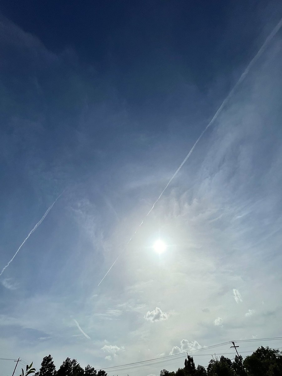 11loveGod11's tweet photo. Keep your trash out of our sky! We had big beautiful clouds in the sky, waiting to pour and these exterminators start hitting the sky. Now we have smear clouds and a gray sky. #chemtrails #EastTexas #KillingUs #LookUp #killingeverything #drought #weathercontrol #Enough https://t.co/Ejg8juUClk