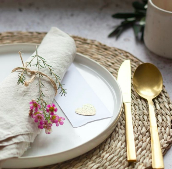 ChefLeander's tweet photo. To me, one of the most inviting things is a casual, yet elegant table setting, like the one pictured. Thoughtful design for the win! #chefleander #vegetarian #vegan #vegetarianrecipes #nutritarian #homecooking #yum #vegetables #maincourse #appetizers #partypleaser #tablesetting https://t.co/GRrC8p2nRf
