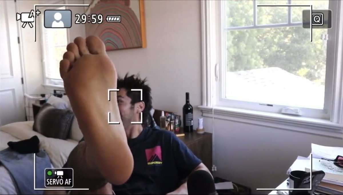 foot bitch tweet media
