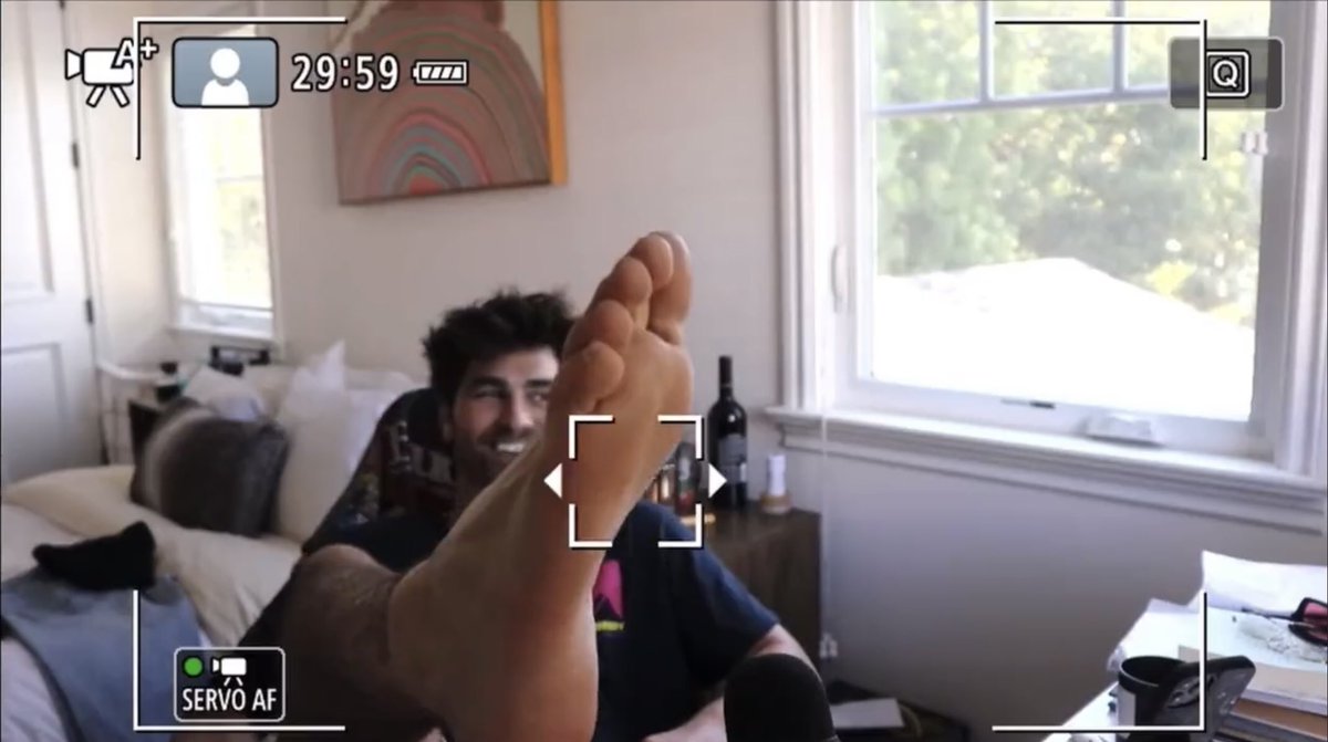 foot bitch tweet media