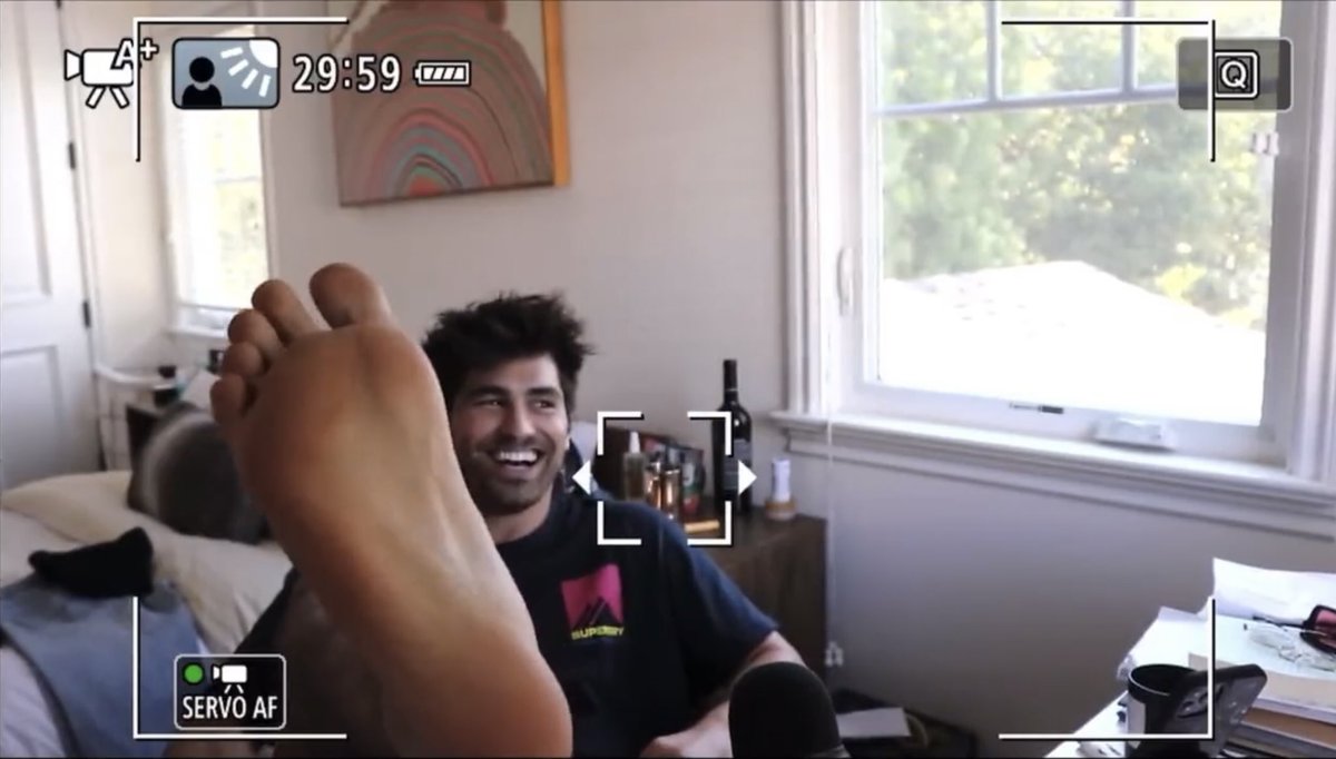 foot bitch tweet media