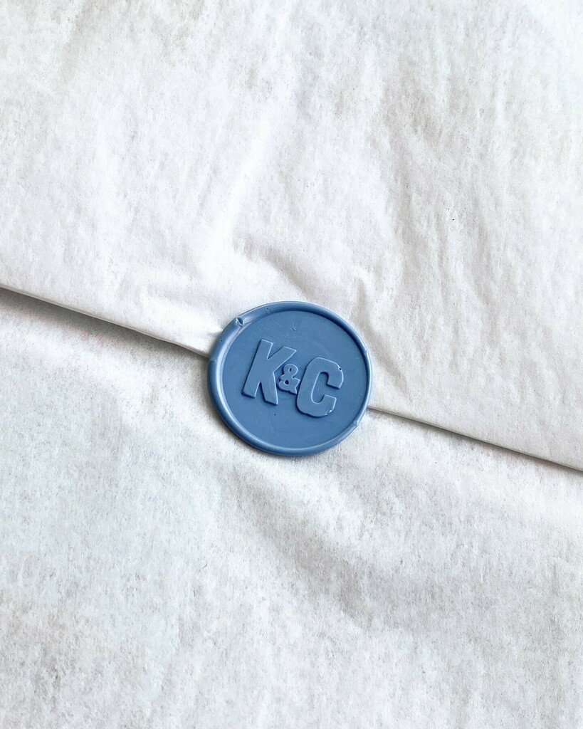 Give well & be unforgettable. These custom wax seals for client appreciation gifts are sure to make a lasting impression! 

#BusinessGifting #CustomGift… instagr.am/p/Ce19WDJOYsy/