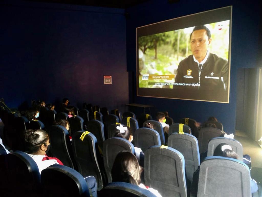 AmbienteEdomex's tweet photo. Para conocer más y cuidar nuestras #ANP, alumnos de la Esc. Sec. Ricardo Flores Magón de #Tlalnepantla, realizaron en el #ParqueEstatalSierraDeGuadalupe visita guiada y actividades, organizadas por la #CGCE de la #SMAGEM y la Dir. de Sustentabilidad Ambiental municipal. https://t.co/aJPhOKWyfb