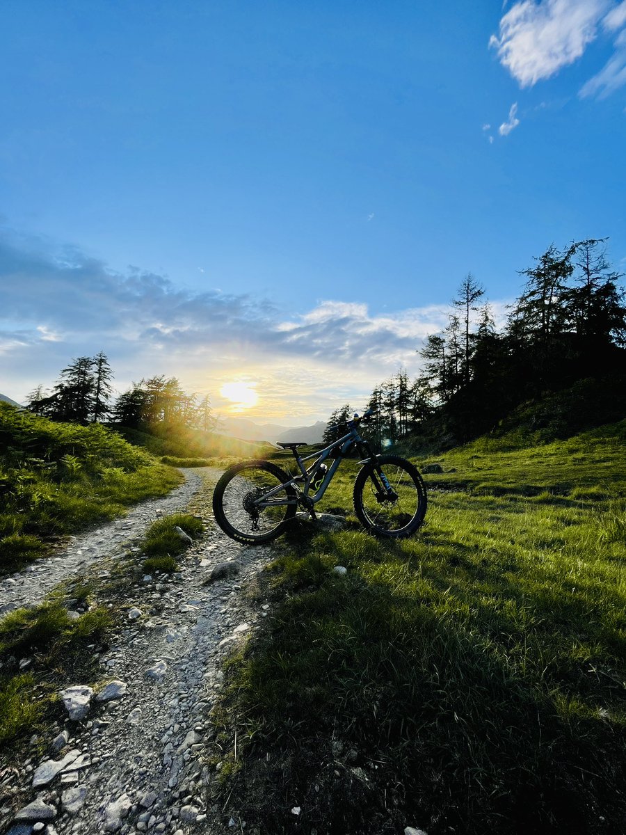 What a stunning evening up in the Langdales! So nice to get out after work for an explore… need to head back to this area for sure! 

#bikelife #getoutside #inmyhappyplace