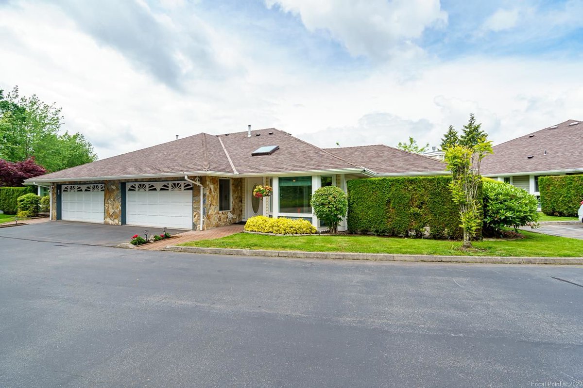 TeamWayneRemax's tweet photo. NEW LISTING // 25 21746 52 Avenue, #Langley

OPEN HOUSE
Saturday, June 18th
Sunday, June 19th
3-5pm

Glenwood is an owner-occupied, adult-oriented gated complex. https://t.co/7sDBYFUdGk https://t.co/SBfnDlSVN7
