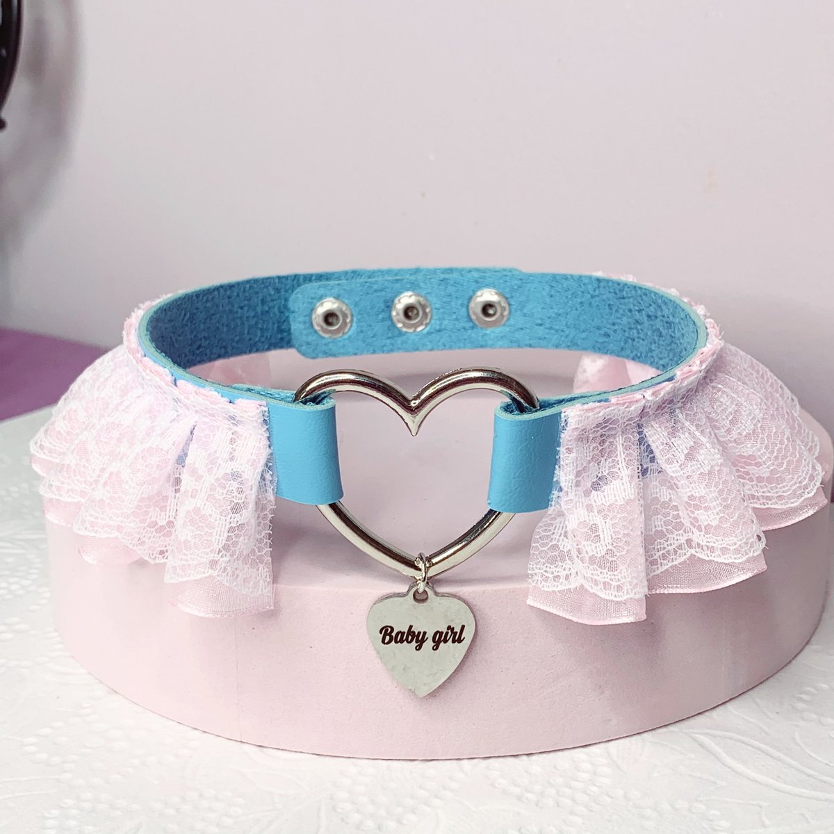 the baby girl lace collar ☁️🎀 planning on creating an assortment of colour ways with these style charms for the kitten & bratty babes 🤍 shopdefiantdolls.bigcartel.com