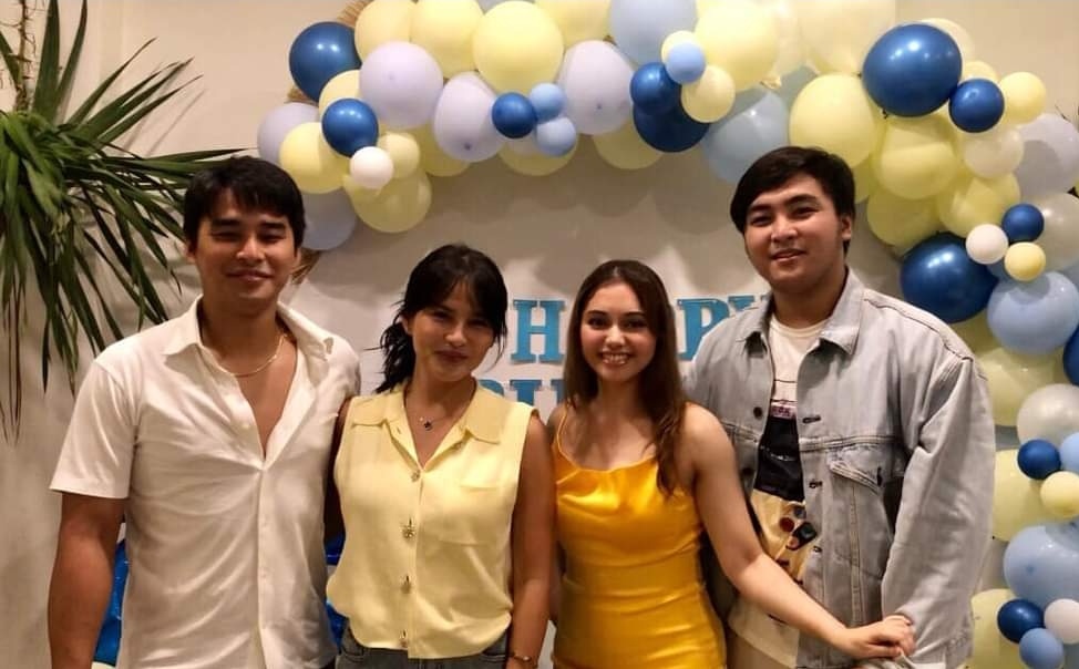 gummy_0710's tweet photo. From Mccoy's "Elisse ko" and Ian's "My Katlhan" ♥️ Beautiful appreciation posts from two beautiful ladies for such a beautiful &amp; loving family ♥️@markdeleon77 🥰

#McLisse
@MccoydDeleon @ElisseJoson https://t.co/5jFWEZiiOq